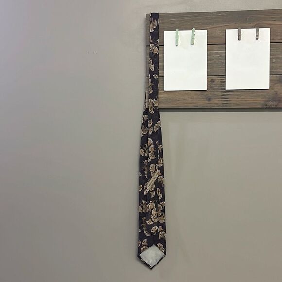 Valentino Italian 100% Silk Eggplant Purple Men’s Tie w/ Handheld Fan Design - Picture 14 of 16